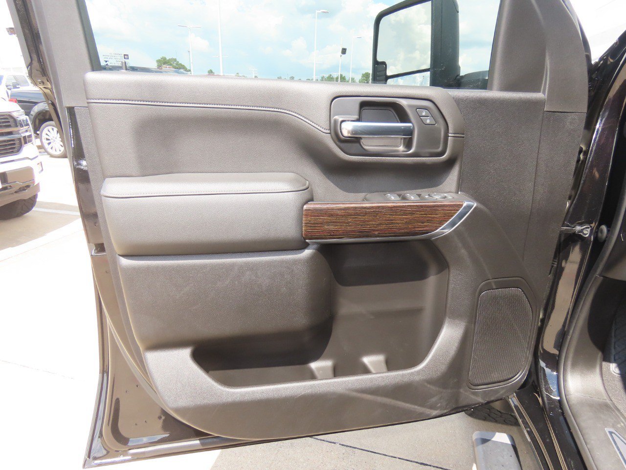 Used 2022 GMC Sierra 2500 SLE w/ SLE Value Package; AWD/4WD image 24