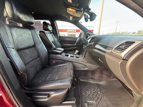 Used 2019 Jeep Grand Cherokee Laredo w/ Laredo X Package image 10