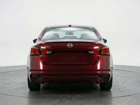 Used 2025 Nissan Altima 2.5 SV FWD image 7