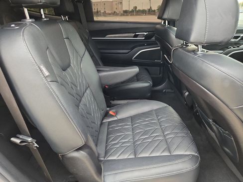 Used 2025 Kia Telluride EX X-Line AWD/4WD image 32