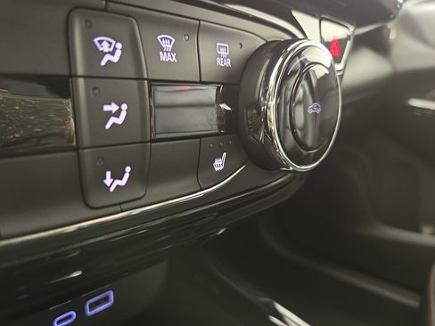 Certified 2025 Chevrolet Trax RS image 25