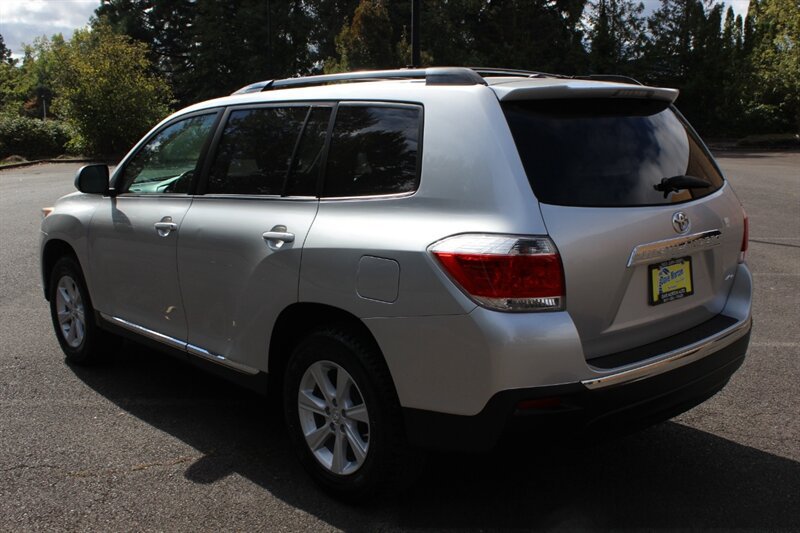 Used 2012 Toyota Highlander SE w/ Tow Pkg AWD/4WD image 3