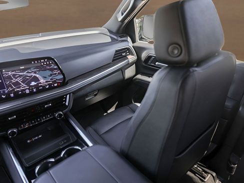 Used 2025 Chevrolet Tahoe LT image 28