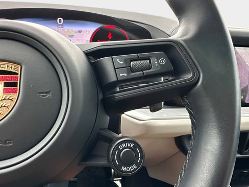 Used 2024 Porsche Cayenne Base image 32