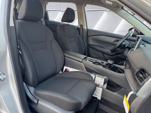 Used 2025 Nissan Rogue S image 14