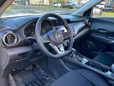 Used 2024 Nissan Kicks SV image 19
