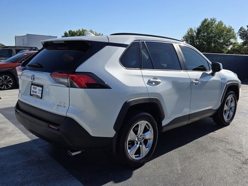 Used 2021 Toyota RAV4 XLE Premium AWD/4WD image 8