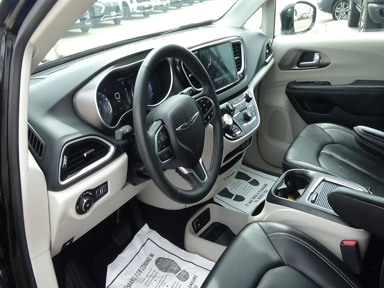 Certified 2024 Chrysler Pacifica Touring-L FWD image 15