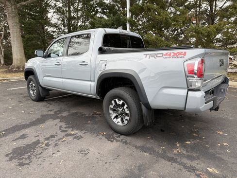 Used 2021 Toyota Tacoma TRD Off-Road w/ Technology Package image 8