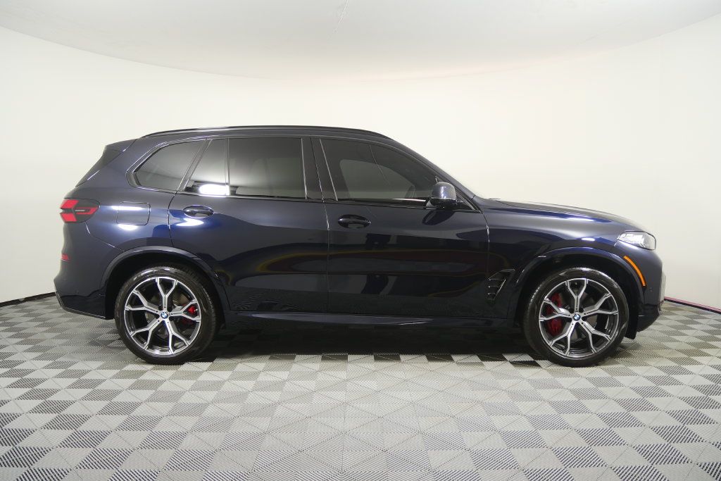Used 2025 BMW X5 xDrive40i w/ M Sport Package AWD/4WD image 3