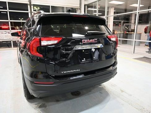 Used 2022 GMC Terrain SLE w/ Driver Convenience Package image 6