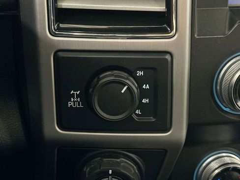 Used 2019 Ford F150 Platinum w/ Equipment Group 701A Luxury image 29