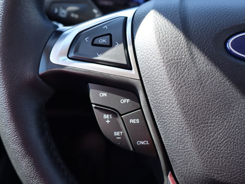 Used 2024 Ford Edge SEL w/ Sport Appearance Package image 13