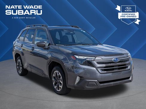 Certified 2025 Subaru Forester Premium AWD/4WD image 1