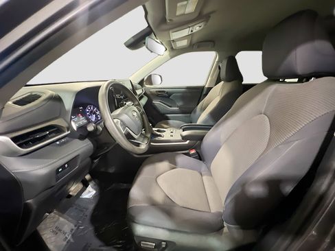 Used 2023 Toyota Highlander L image 14