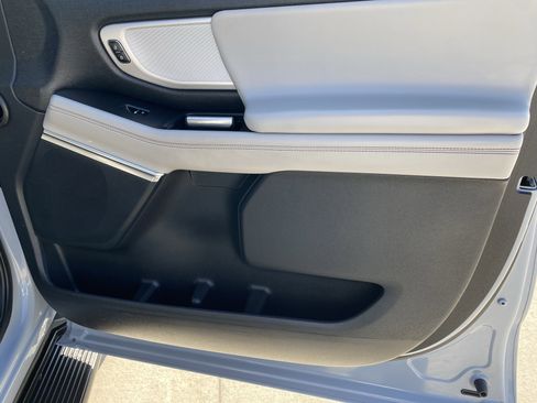 Used 2025 Ford Expedition Max Active AWD/4WD image 4