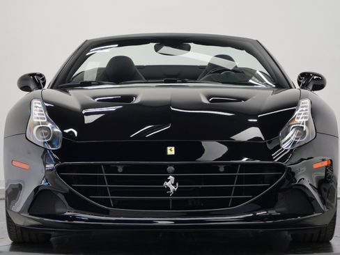 Used 2015 Ferrari California T RWD image 4