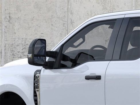 New 2026 Ford F250 XL w/ XL Chrome Package image 20