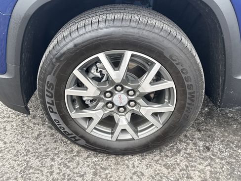 Used 2023 GMC Acadia SLE w/ Driver Convenience Package image 10