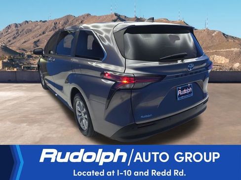 Used 2022 Toyota Sienna XLE FWD image 3
