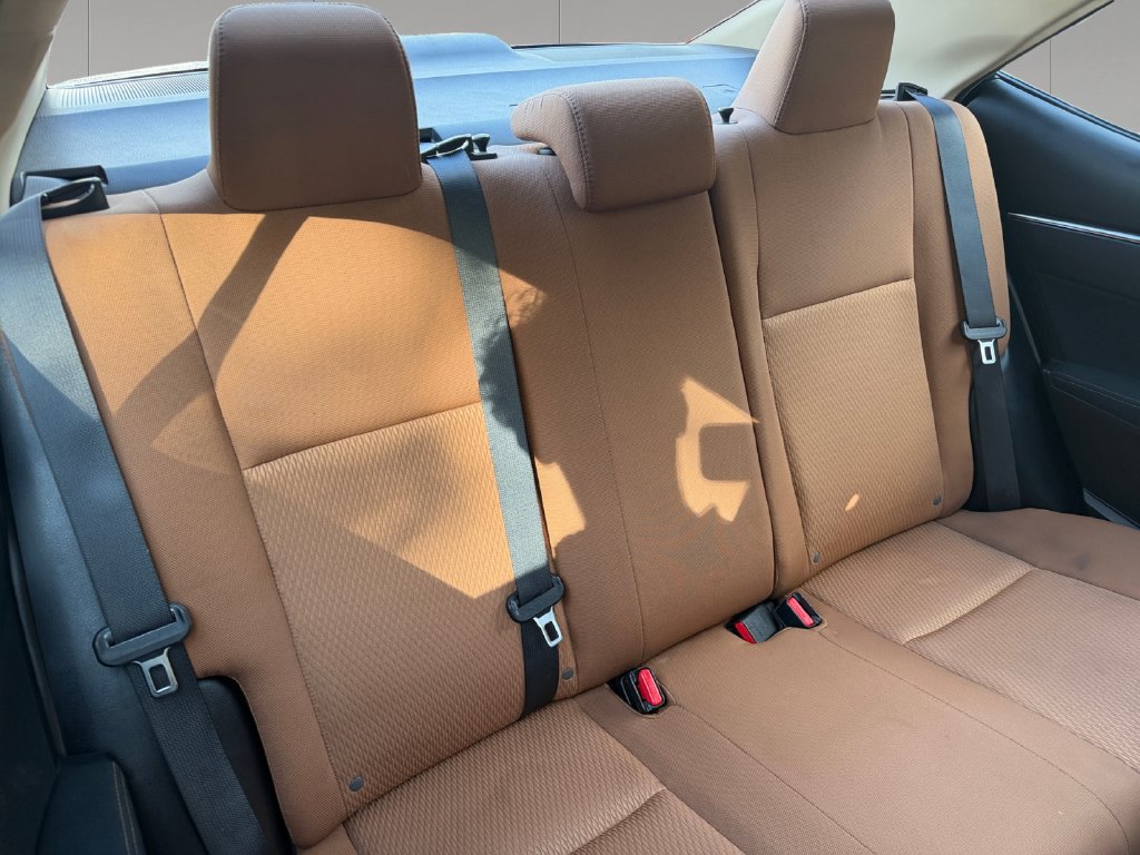 Used 2014 Toyota Corolla LE FWD image 18