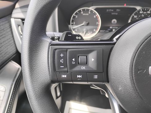 Used 2023 Nissan Rogue SV AWD/4WD image 10