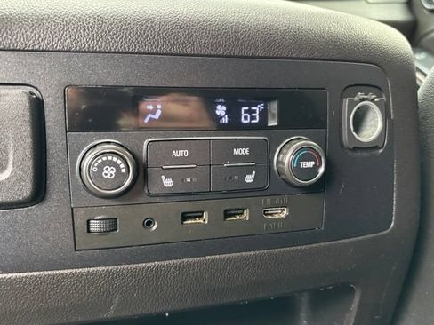 Used 2019 GMC Yukon XL SLT w/ Open Road Package AWD/4WD image 9