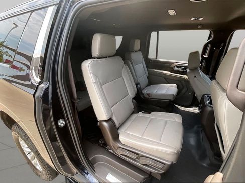 Used 2023 Chevrolet Suburban LT w/ Luxury Package AWD/4WD image 19