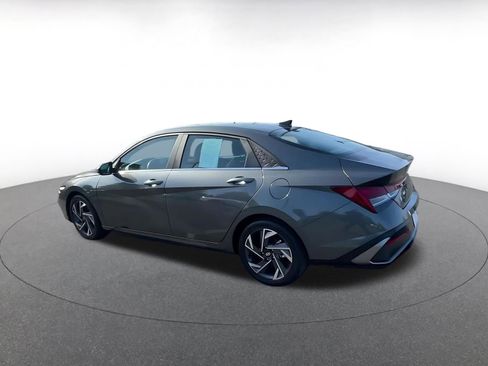 Used 2025 Hyundai Elantra Limited image 10