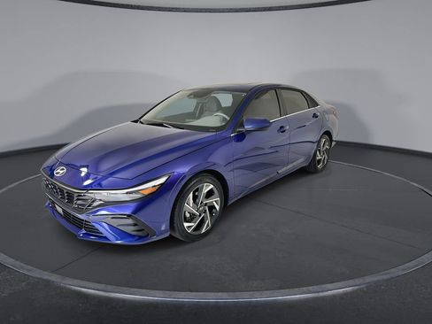 Certified 2025 Hyundai Elantra SEL w/ Cargo Package FWD image 4