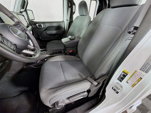 Used 2024 Jeep Gladiator Sport AWD/4WD image 11