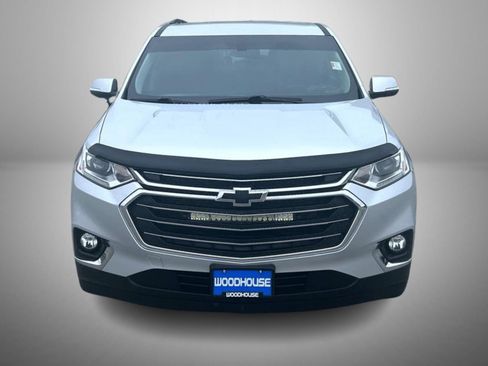 Used 2021 Chevrolet Traverse LT image 2