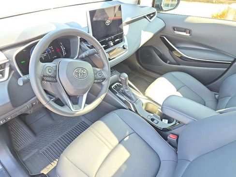 Used 2025 Toyota Corolla XLE image 12