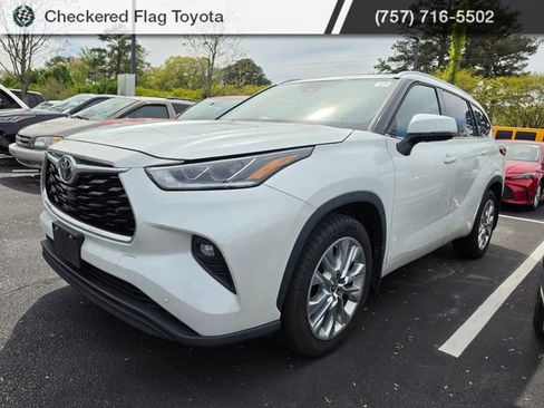 Used 2023 Toyota Highlander Limited image 1