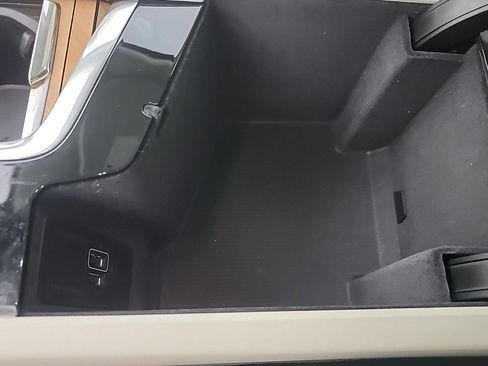 Used 2021 Volvo XC90 T6 Momentum w/ Climate Package image 36