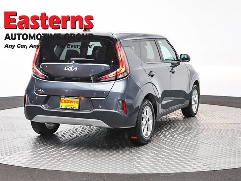 Used 2023 Kia Soul LX w/ LX Technology Package FWD image 5