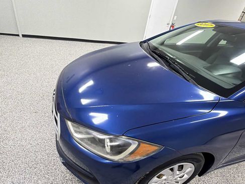 Used 2017 Hyundai Elantra SE image 27