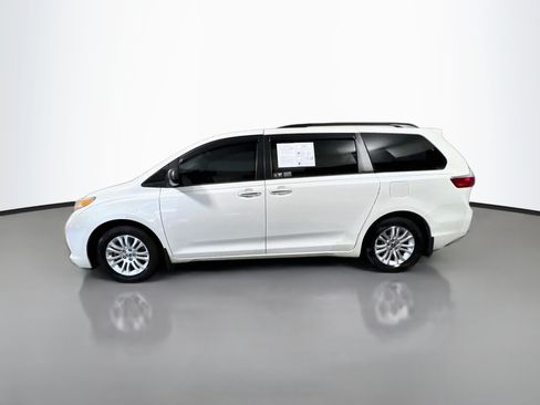 Used 2017 Toyota Sienna Limited FWD image 9