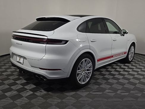 Used 2025 Porsche Cayenne S AWD/4WD image 7