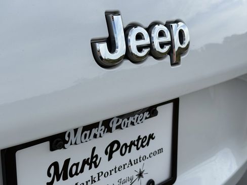Used 2019 Jeep Cherokee Limited image 12