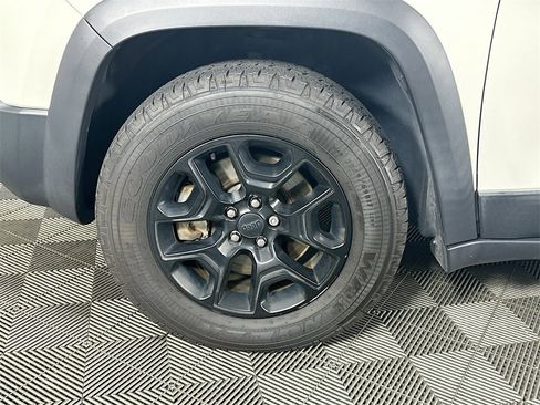 Used 2019 Jeep Cherokee Trailhawk w/ Comfort/Convenience Group image 34