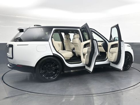 Used 2023 Land Rover Range Rover Long Wheelbase SE AWD/4WD image 26