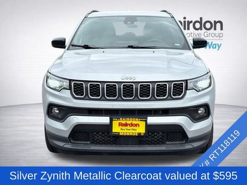 Used 2024 Jeep Compass Latitude AWD/4WD image 2