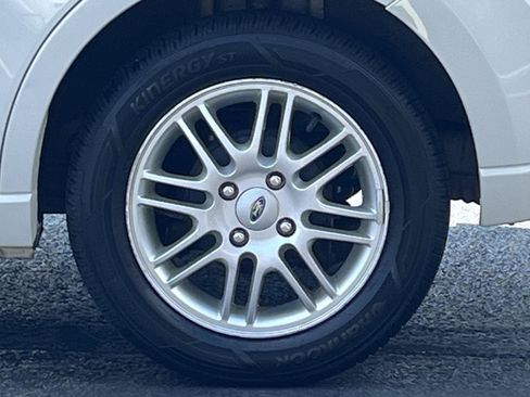 Used 2009 Ford Focus SE FWD image 24