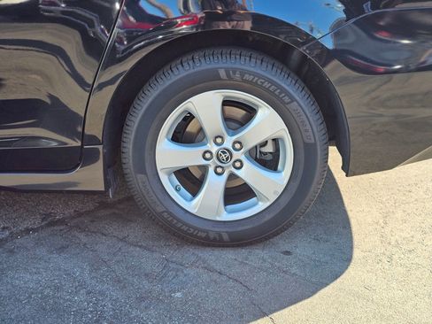 Used 2018 Toyota Sienna LE w/ Carpet Mat Package FWD image 9