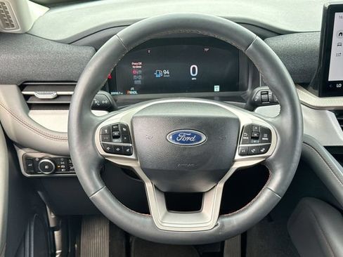 Used 2025 Ford Explorer Active w/ Active Comfort Package RWD image 14