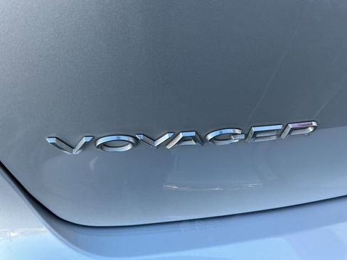 Used 2023 Chrysler Voyager LX FWD image 21