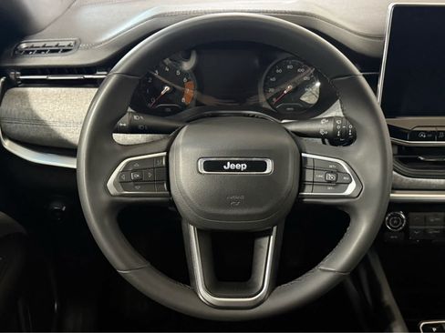 Used 2024 Jeep Compass Latitude AWD/4WD image 17