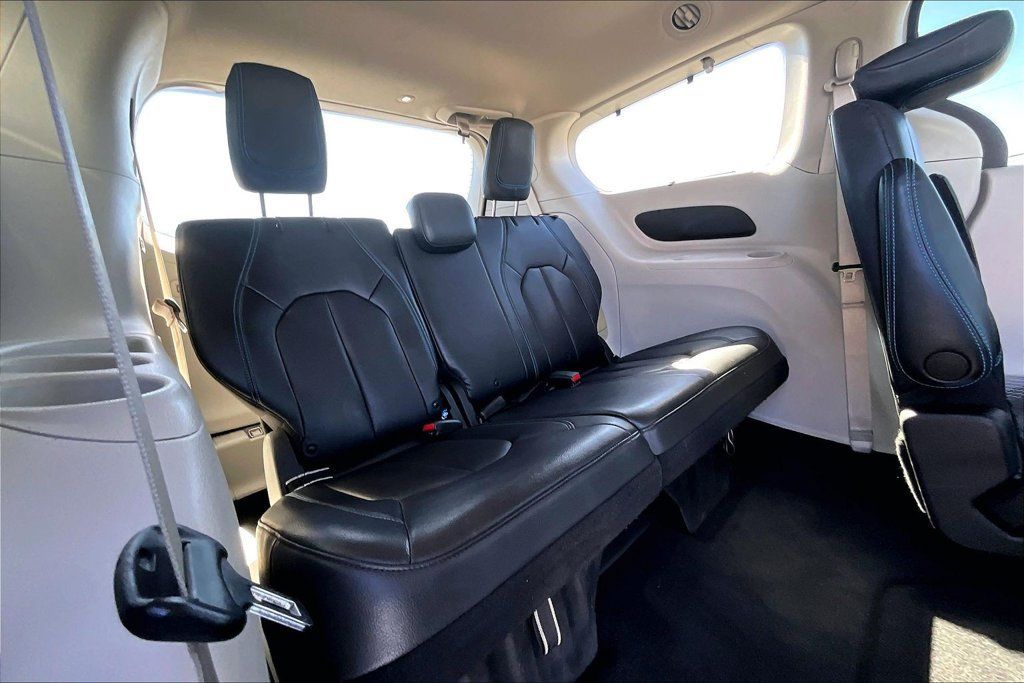 Used 2021 Chrysler Pacifica Touring-L AWD/4WD image 37