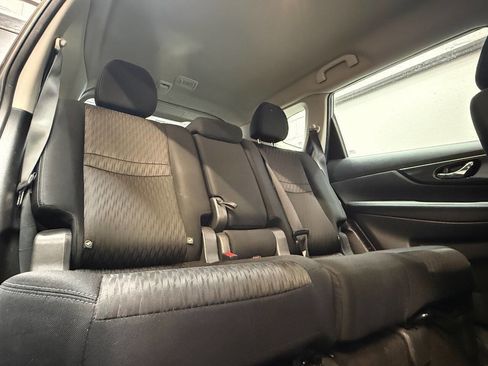 Used 2017 Nissan Rogue S image 8